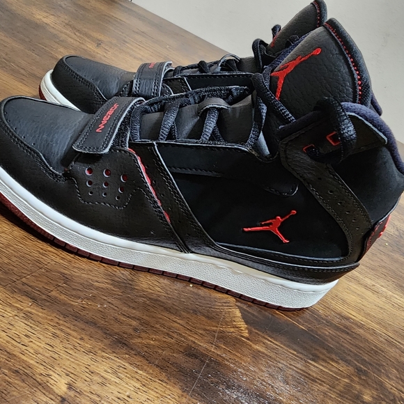 Nike Air Jordan 1 Flight Strap Black/Gym Red Size 6Y-fits Men's 6 & Women's 7.5 - Picture 3 of 7